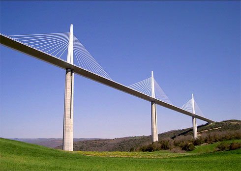 Viaduc_de_Millau_most.jpg