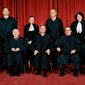 Почему мантия судьи черная?